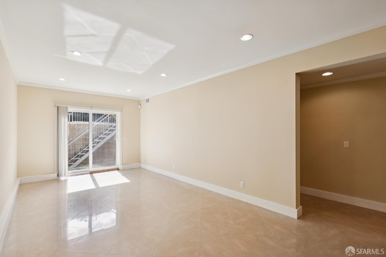 Detail Gallery Image 7 of 35 For 660 Cambridge St, San Francisco,  CA 94134 - 5 Beds | 3/1 Baths