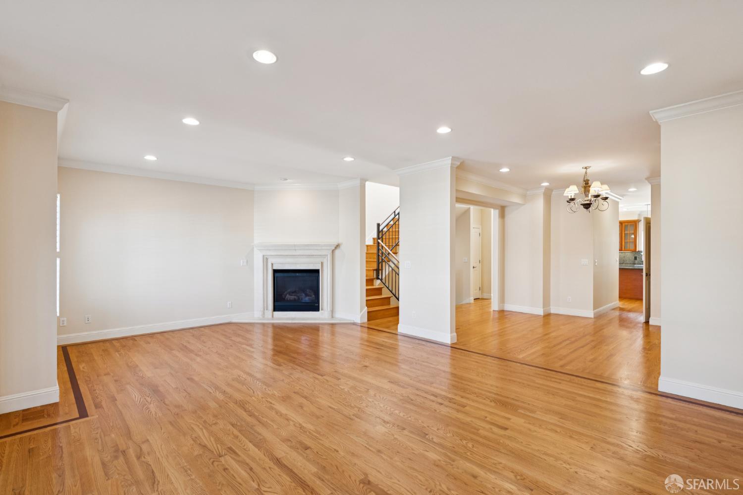 Detail Gallery Image 9 of 35 For 660 Cambridge St, San Francisco,  CA 94134 - 5 Beds | 3/1 Baths