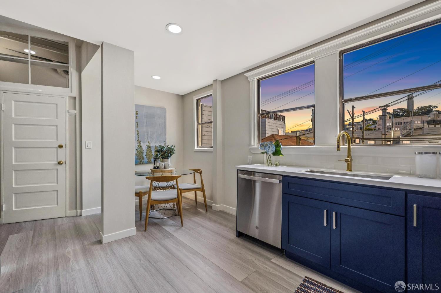 Photo #5: 425058848 Listing 