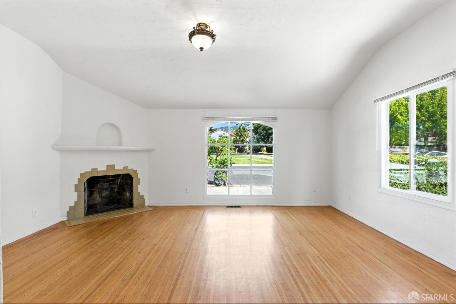 Detail Gallery Image 6 of 49 For 606 Masonic Ave, Albany,  CA 94706 - 4 Beds | 2/1 Baths