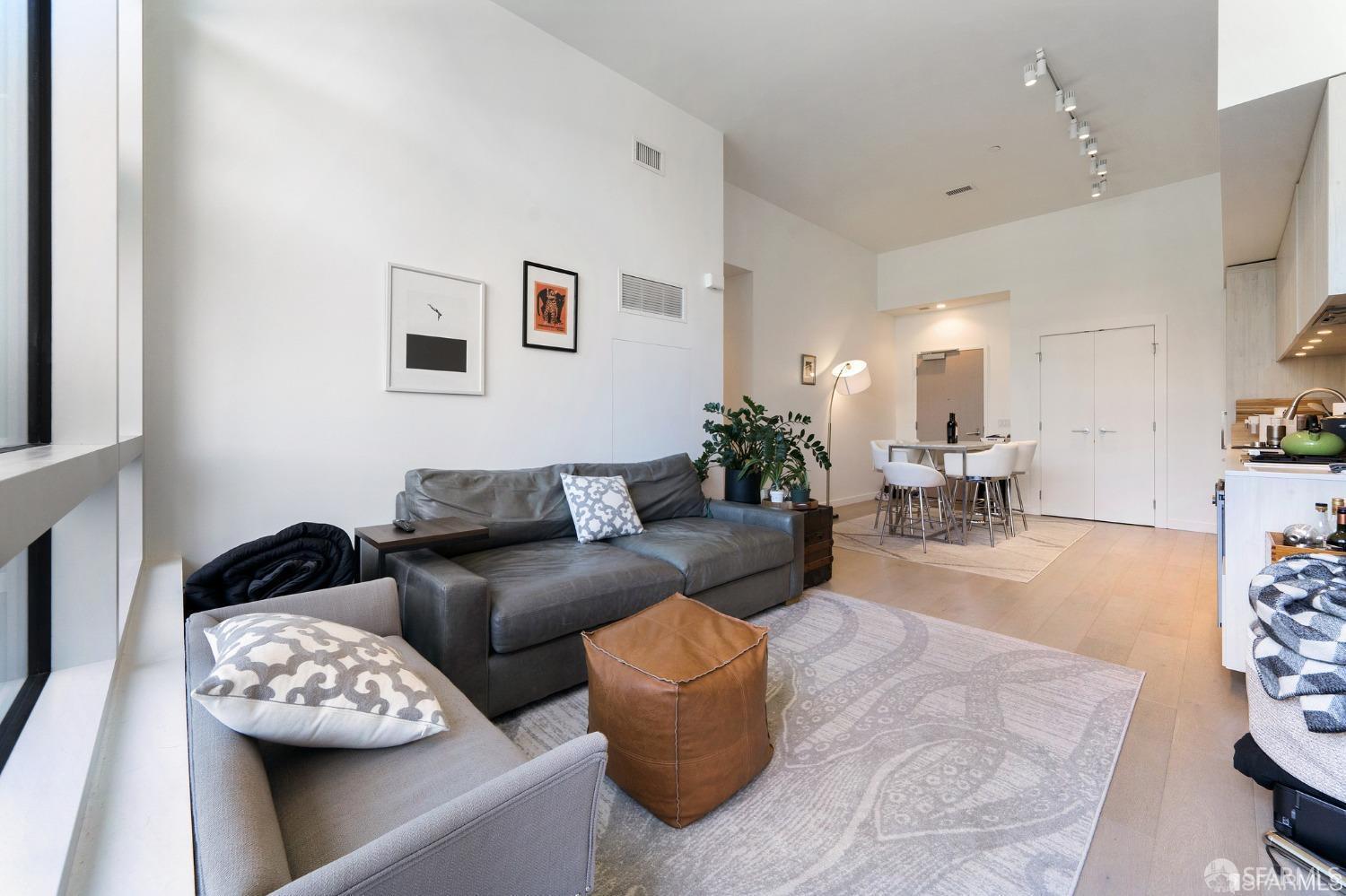 Photo #10: 425061811 Listing: Photo #10
