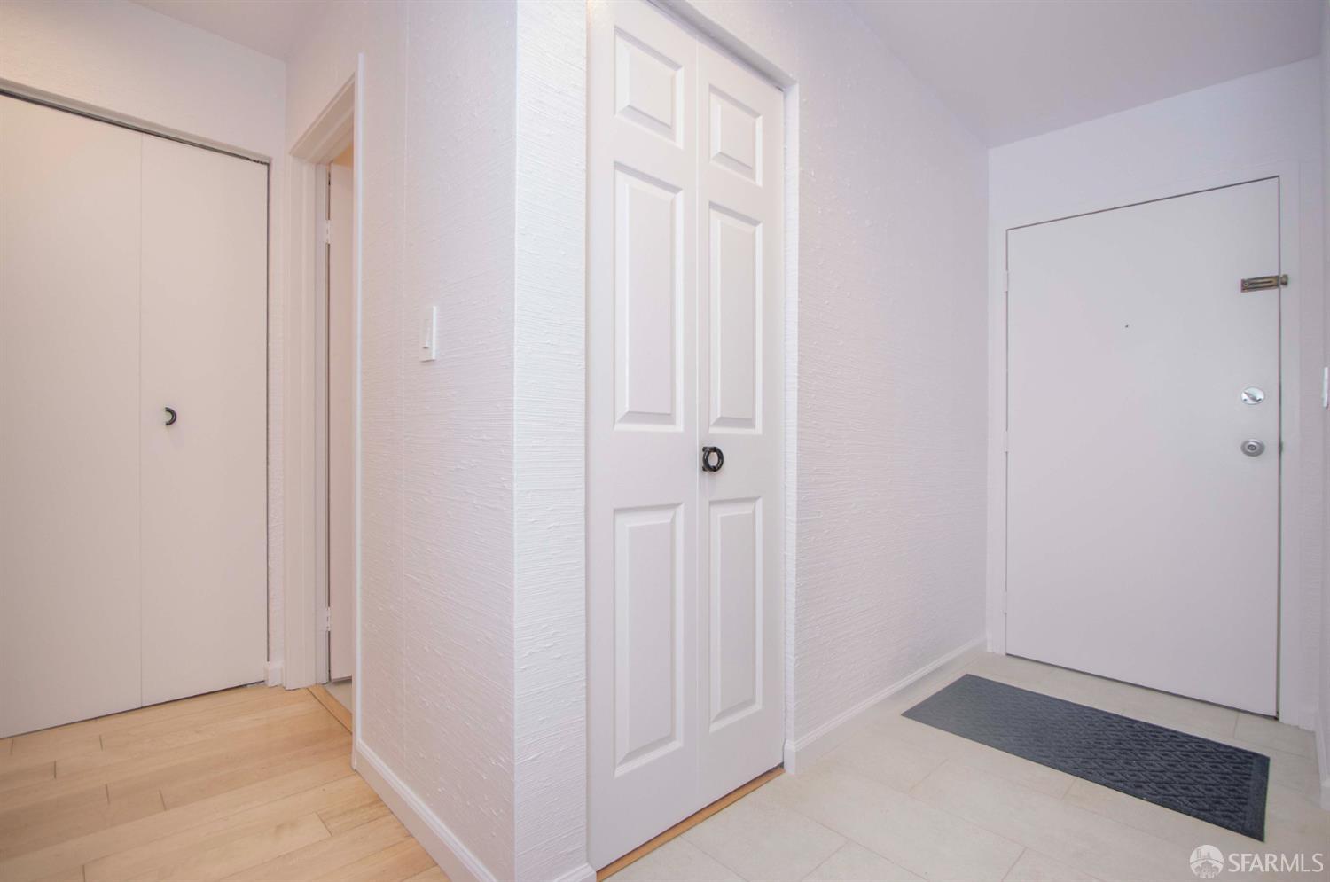 Photo #6: 425060217 Listing 