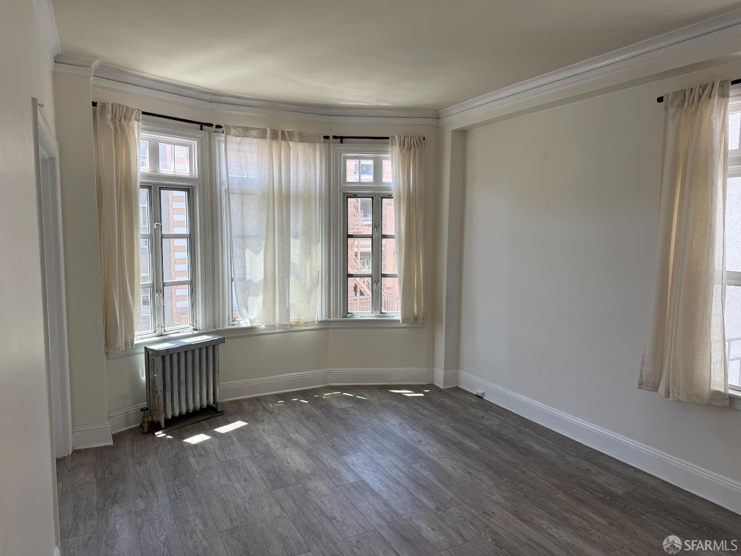 Detail Gallery Image 2 of 10 For 810 Hyde St #405,  San Francisco,  CA 94109 - 0 Beds | 1 Baths