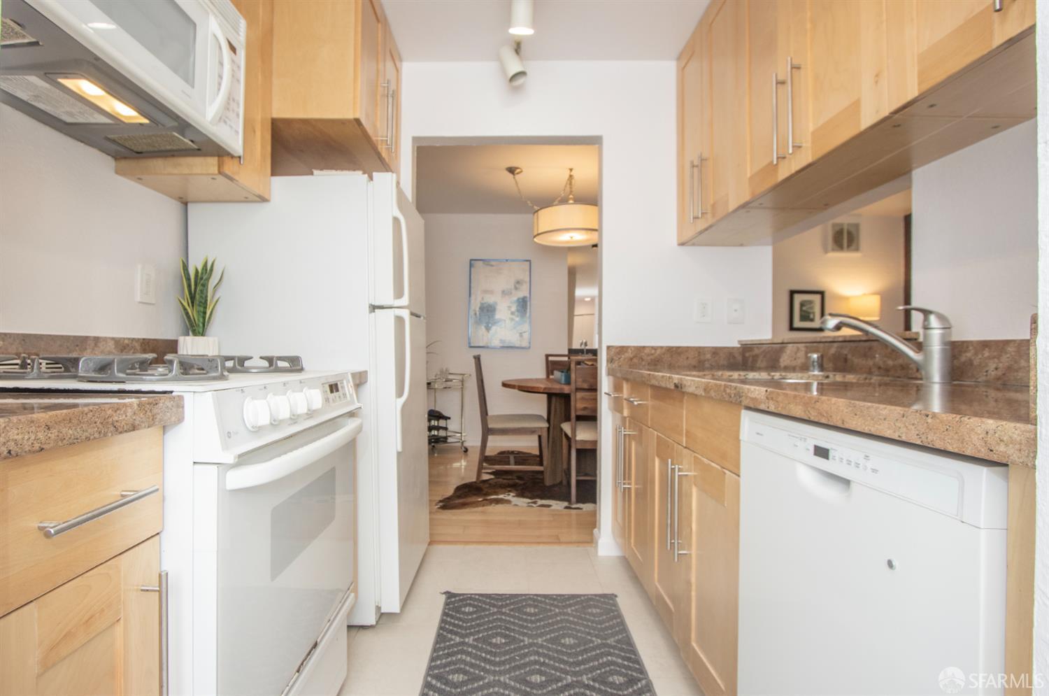 Photo #8: 425060217 Listing: Photo #8