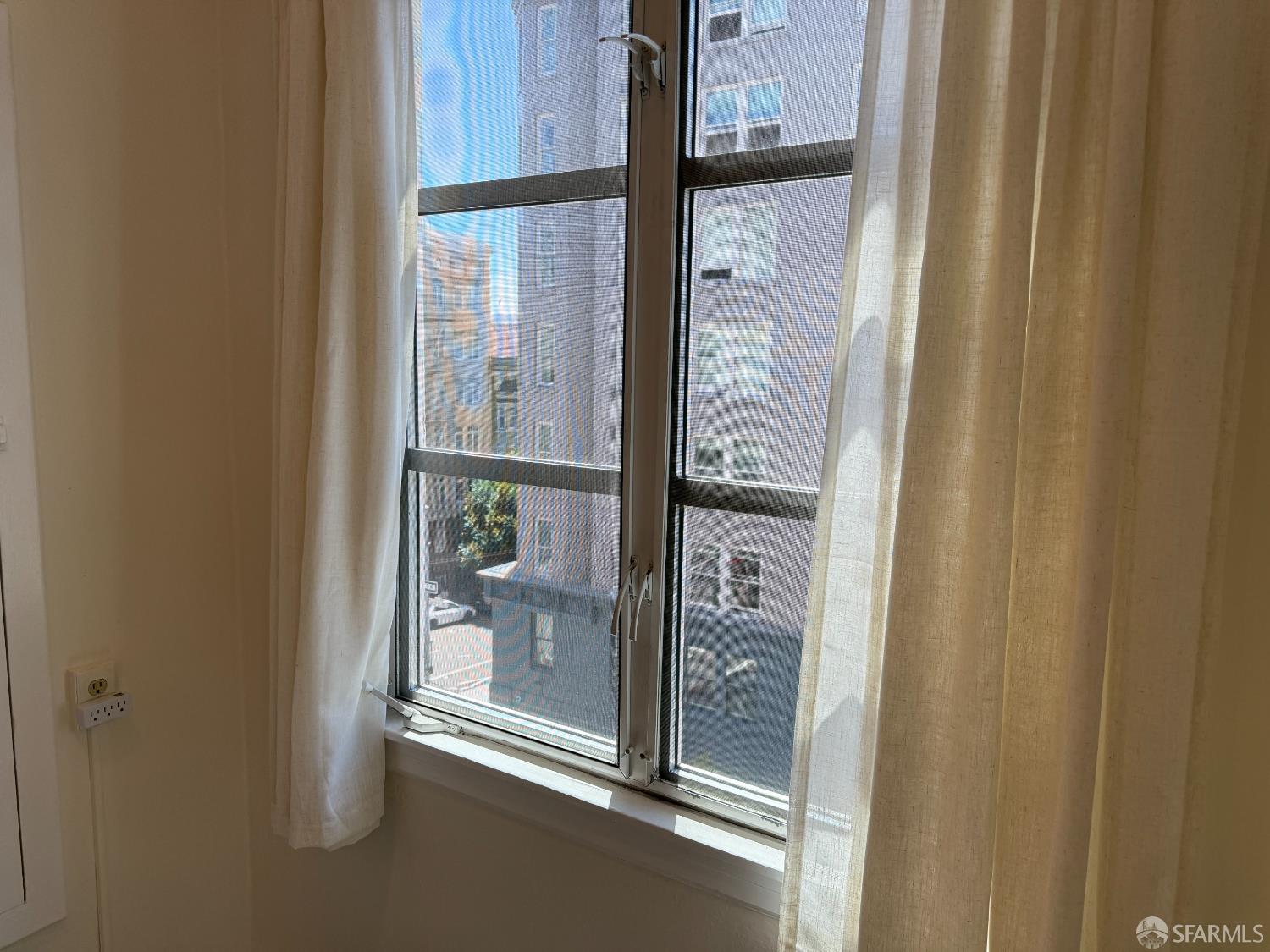Detail Gallery Image 7 of 10 For 810 Hyde St #405,  San Francisco,  CA 94109 - 0 Beds | 1 Baths