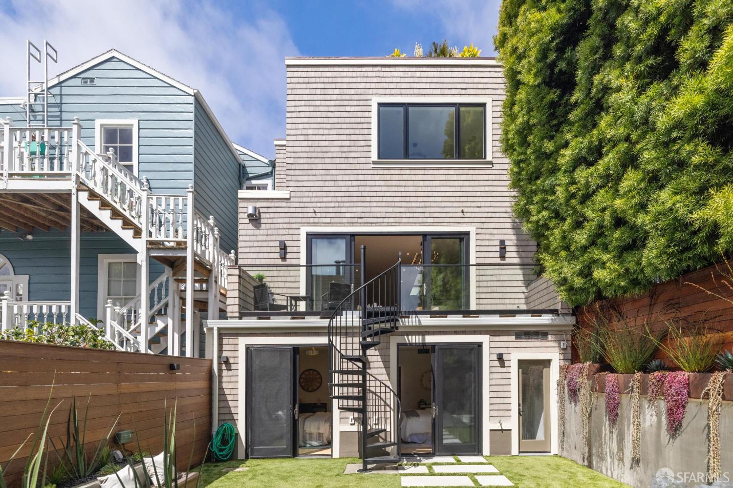 Detail Gallery Image 8 of 46 For 1910 Baker St, San Francisco,  CA 94115 - 5 Beds | 5/1 Baths