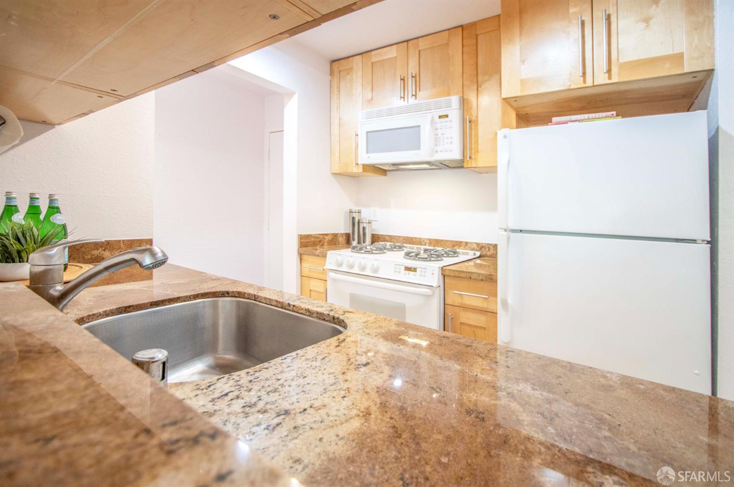 Photo #7: 425060217 Listing: Photo #7