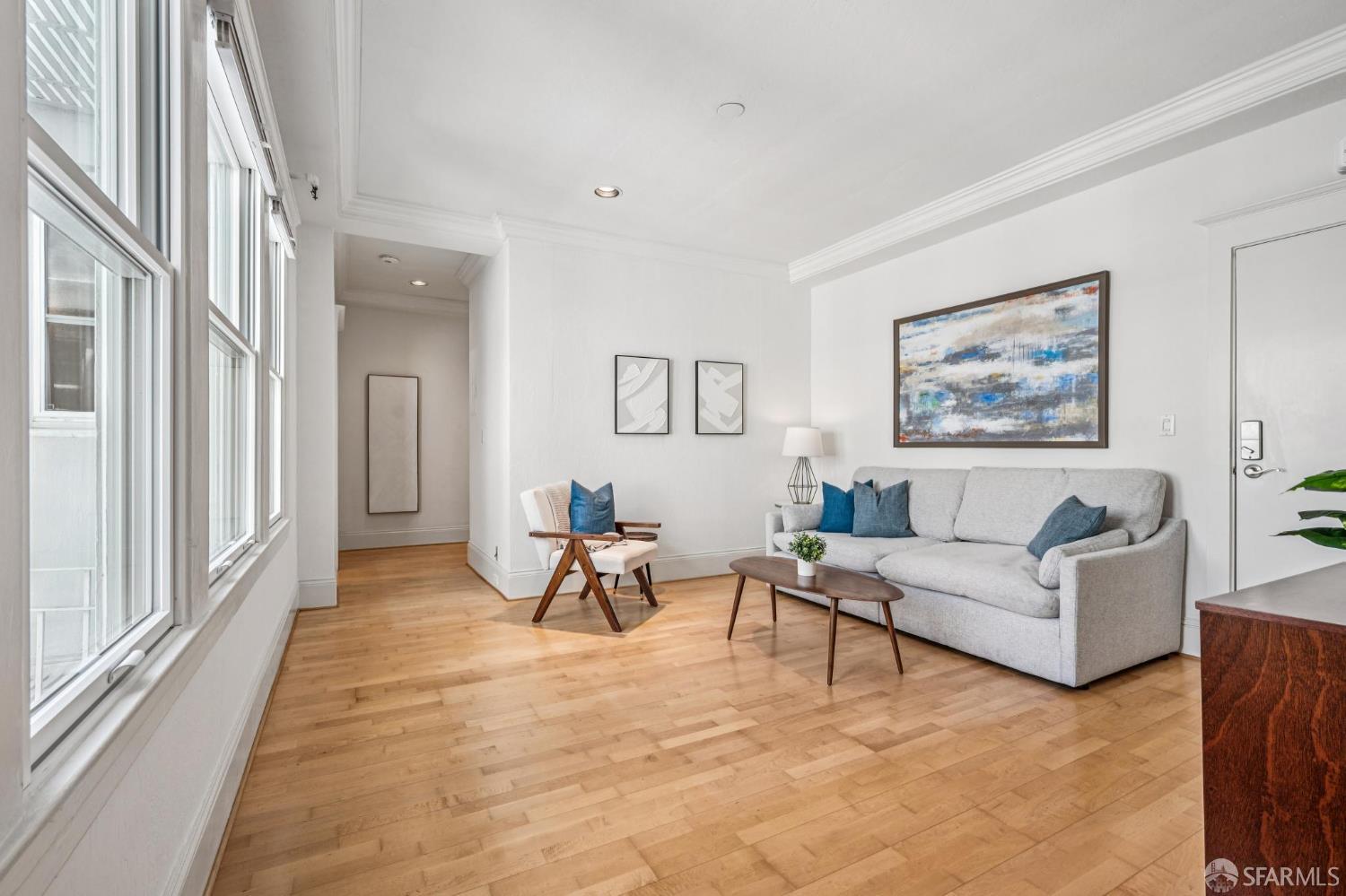 Photo #2: 425060294 Listing 