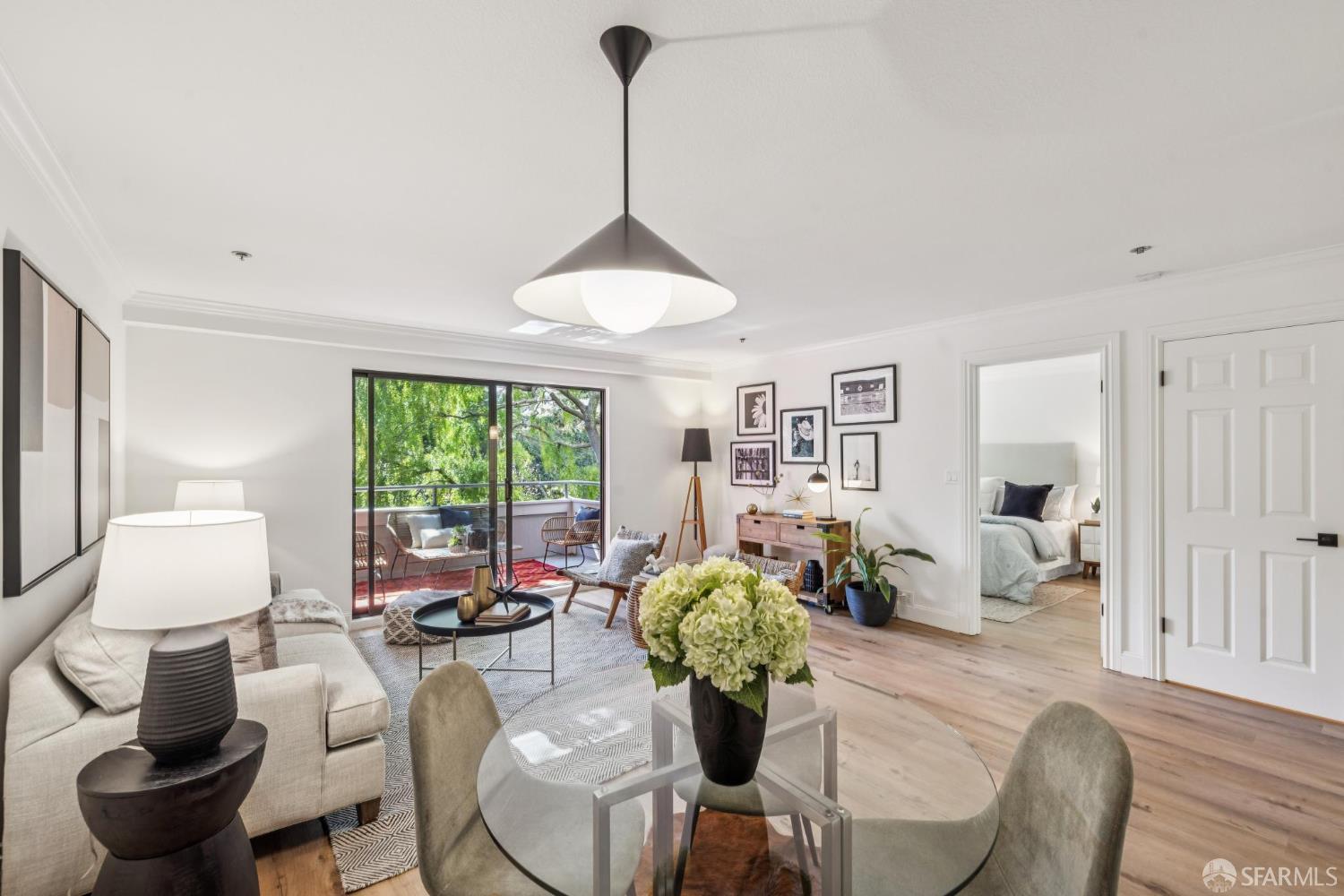 Photo #3: 425061407 Listing 