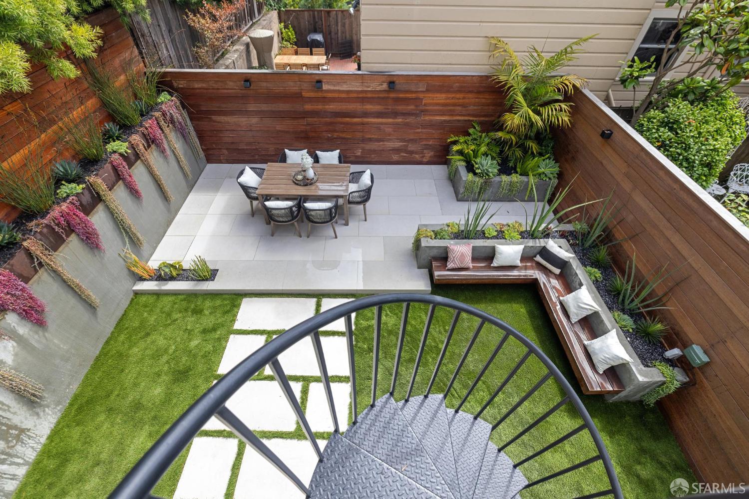 Detail Gallery Image 7 of 46 For 1910 Baker St, San Francisco,  CA 94115 - 5 Beds | 5/1 Baths