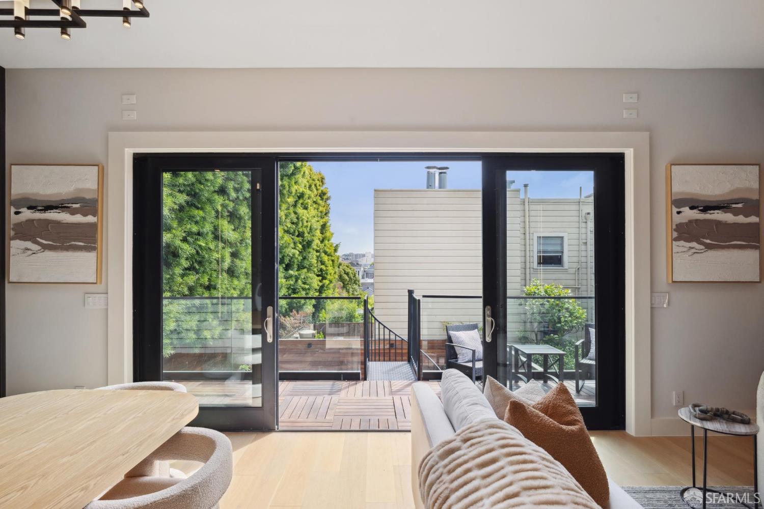 Detail Gallery Image 6 of 46 For 1910 Baker St, San Francisco,  CA 94115 - – Beds | – Baths
