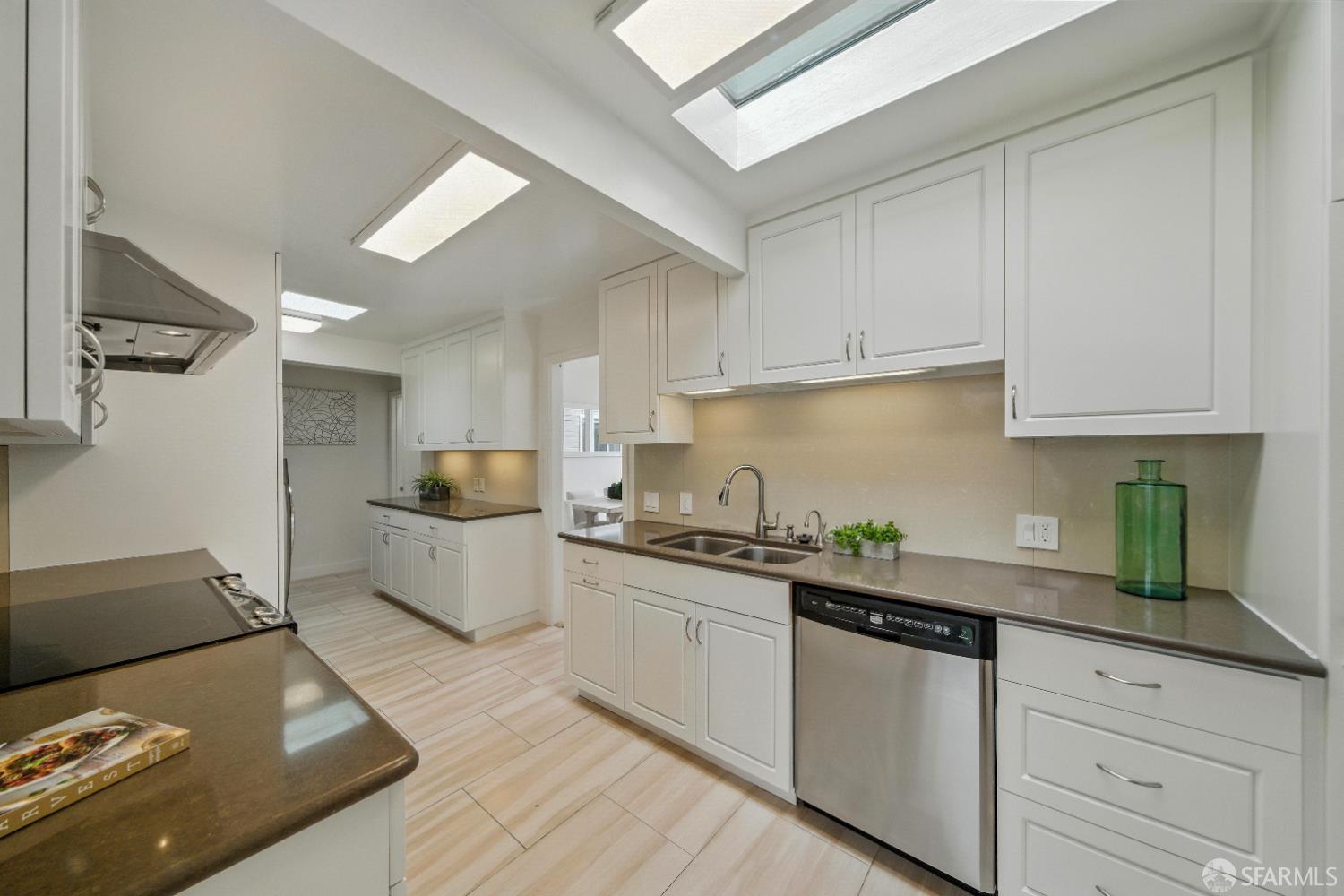 Detail Gallery Image 23 of 41 For 29 Cameo Way, San Francisco,  CA 94131 - 4 Beds | 2/1 Baths