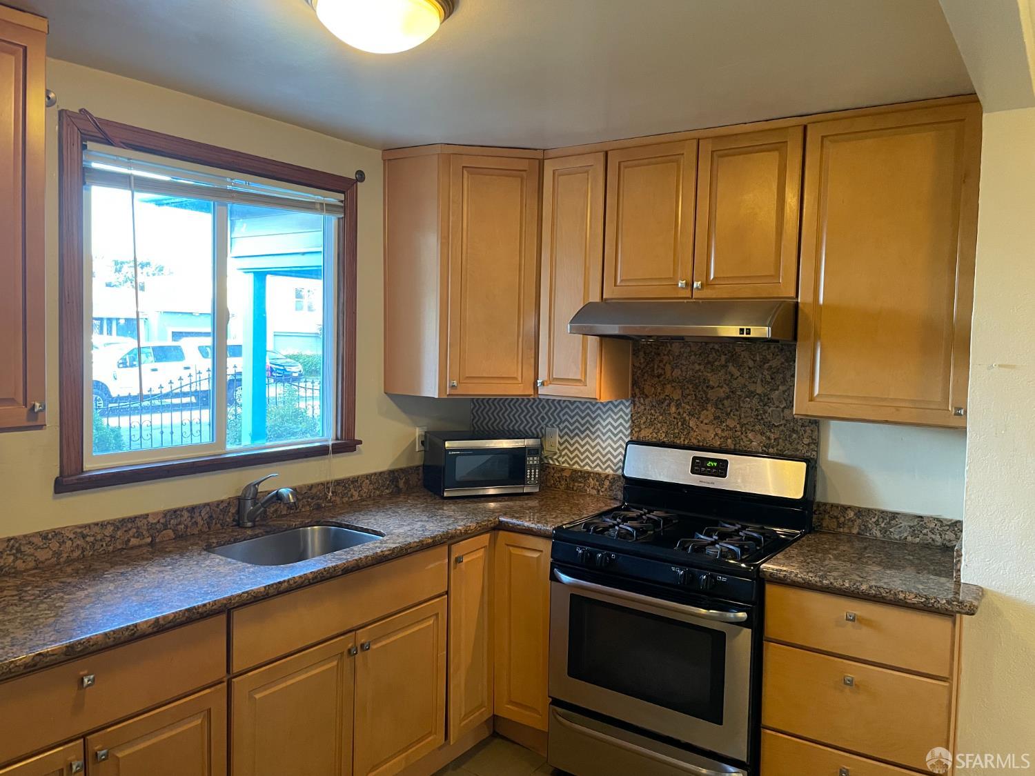 Detail Gallery Image 6 of 20 For 1902 Dunn Ave, Richmond,  CA 94801 - 2 Beds | 2 Baths