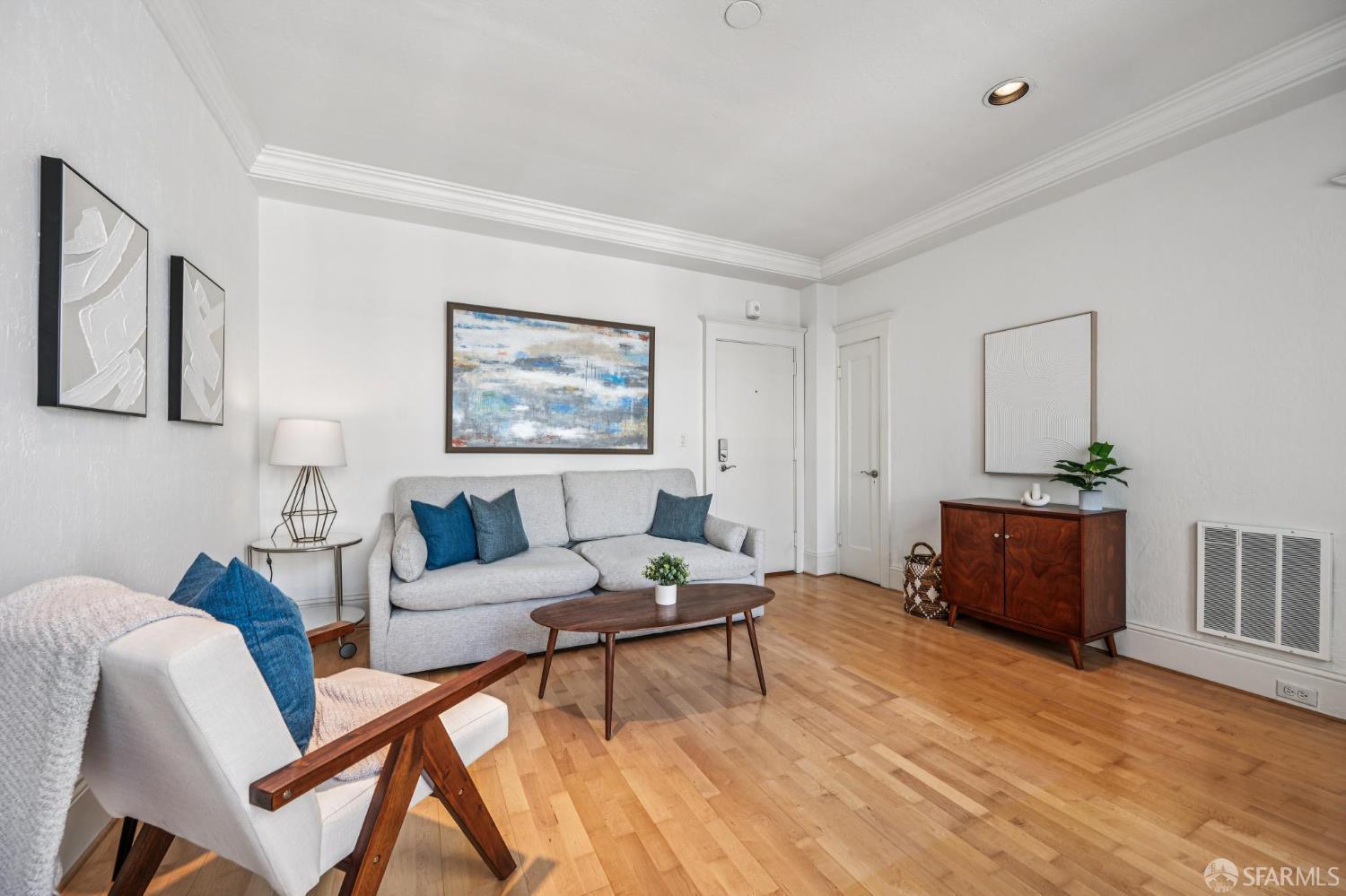 Photo #3: 425060294 Listing 