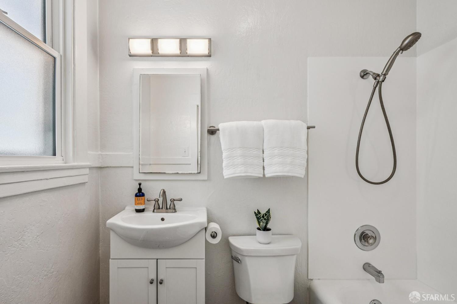 Photo #7: 425060294 Listing: Photo #7