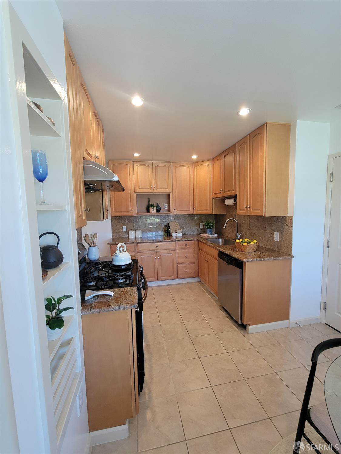Detail Gallery Image 2 of 29 For 14850 Donna St, San Leandro,  CA 94578 - 3 Beds | 1/1 Baths