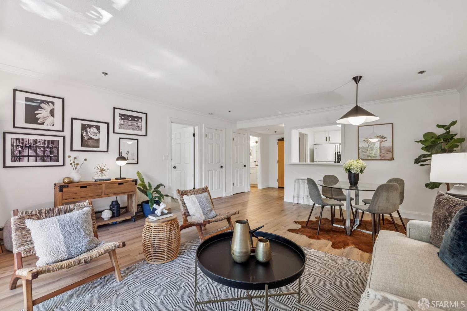 Photo #4: 425061407 Listing 