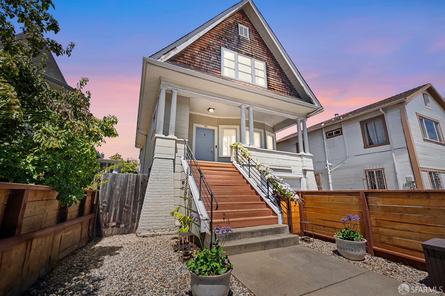 Detail Gallery Image 3 of 41 For 720 61st St, Oakland,  CA 94609 - 5 Beds | 3 Baths