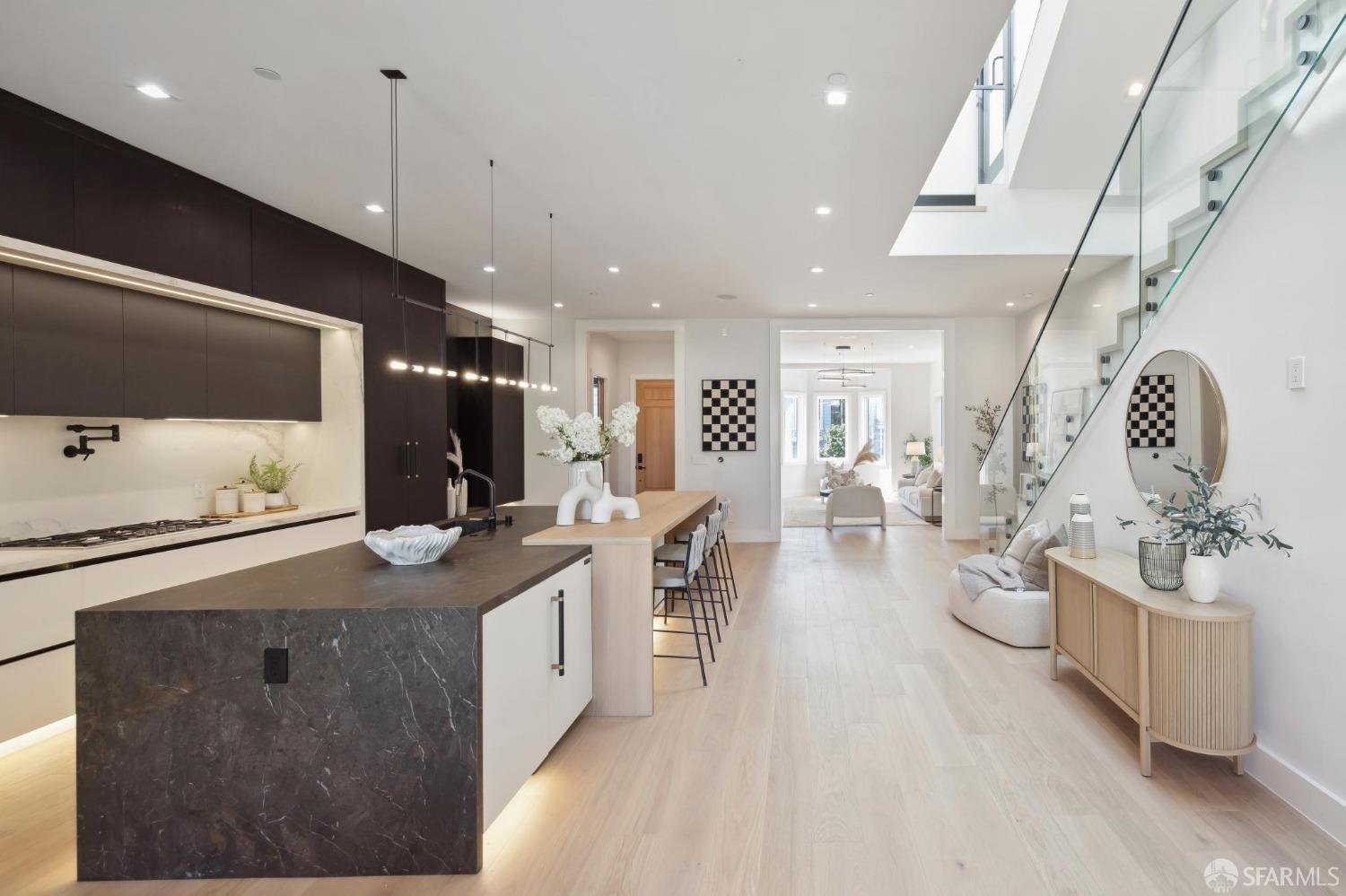 Detail Gallery Image 11 of 46 For 1910 Baker St, San Francisco,  CA 94115 - – Beds | – Baths