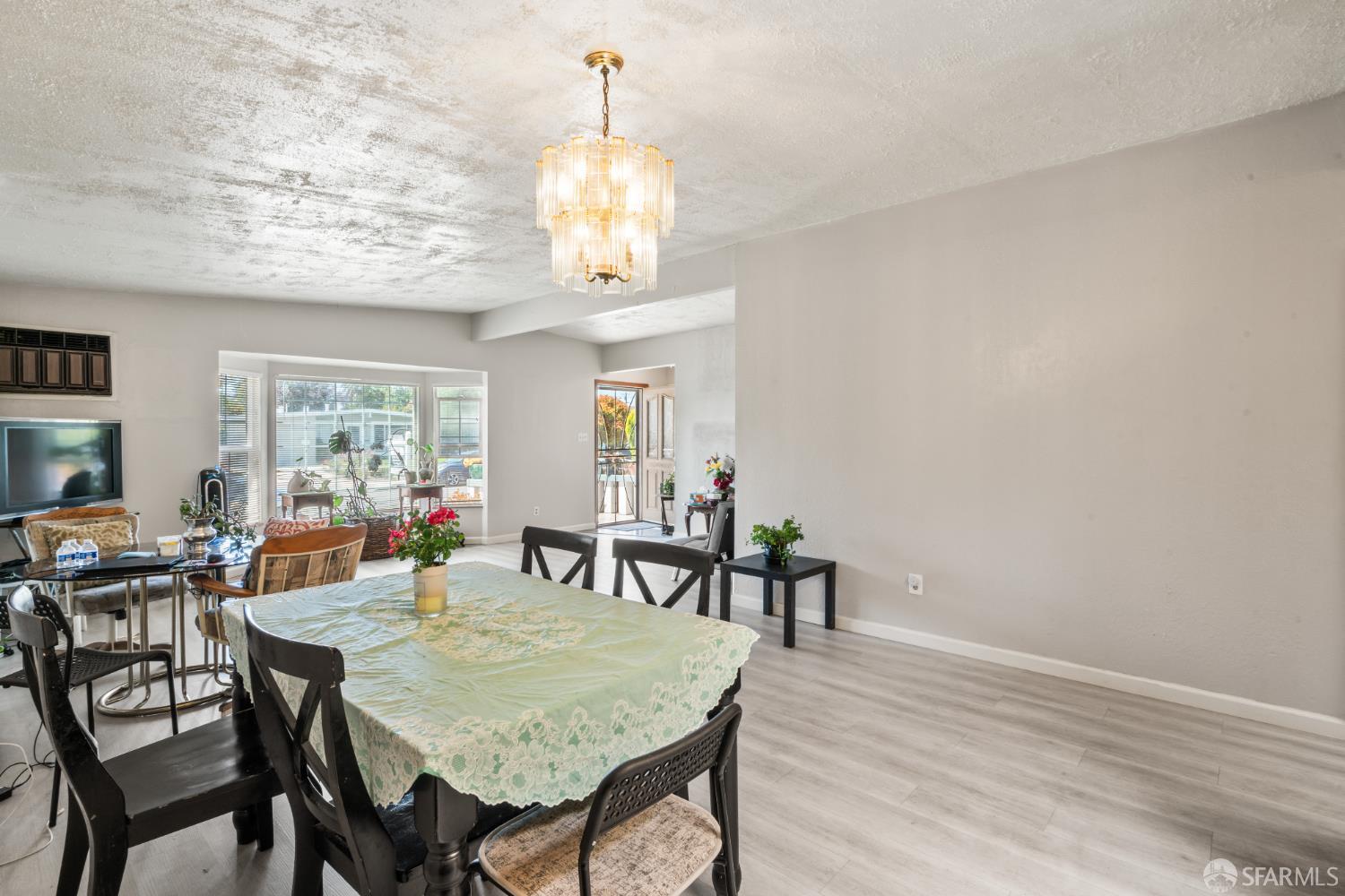 Detail Gallery Image 6 of 40 For 782 Manzanita Ave, Sunnyvale,  CA 94085 - 4 Beds | 2 Baths