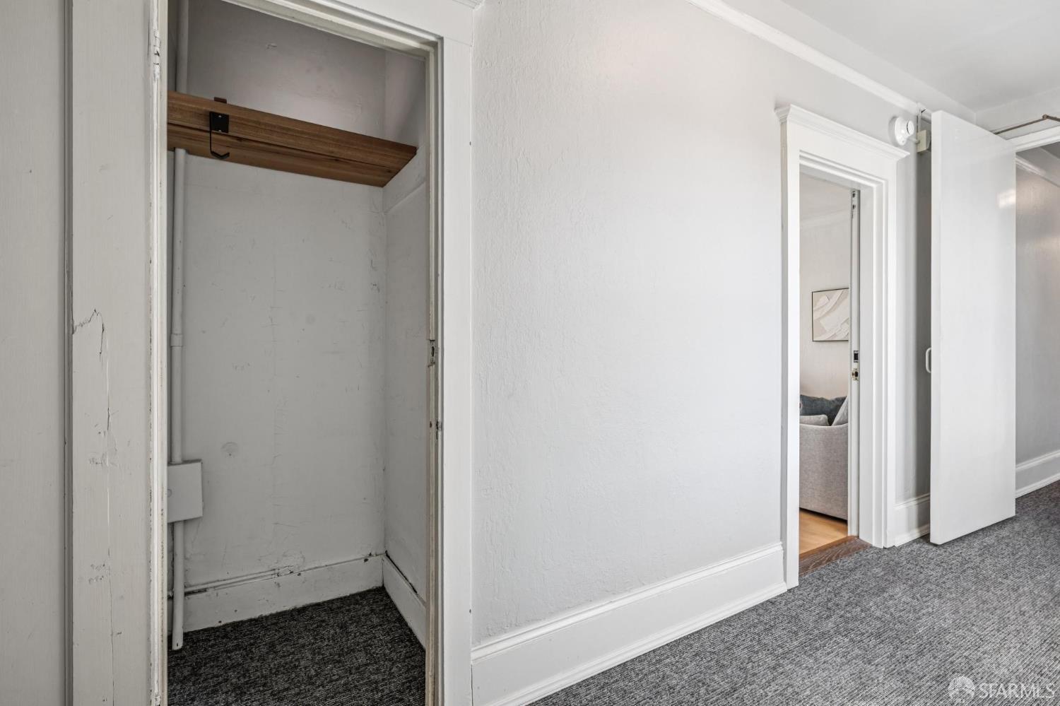 Photo #8: 425060294 Listing: Photo #8