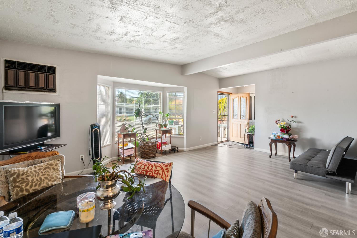 Detail Gallery Image 4 of 40 For 782 Manzanita Ave, Sunnyvale,  CA 94085 - 4 Beds | 2 Baths