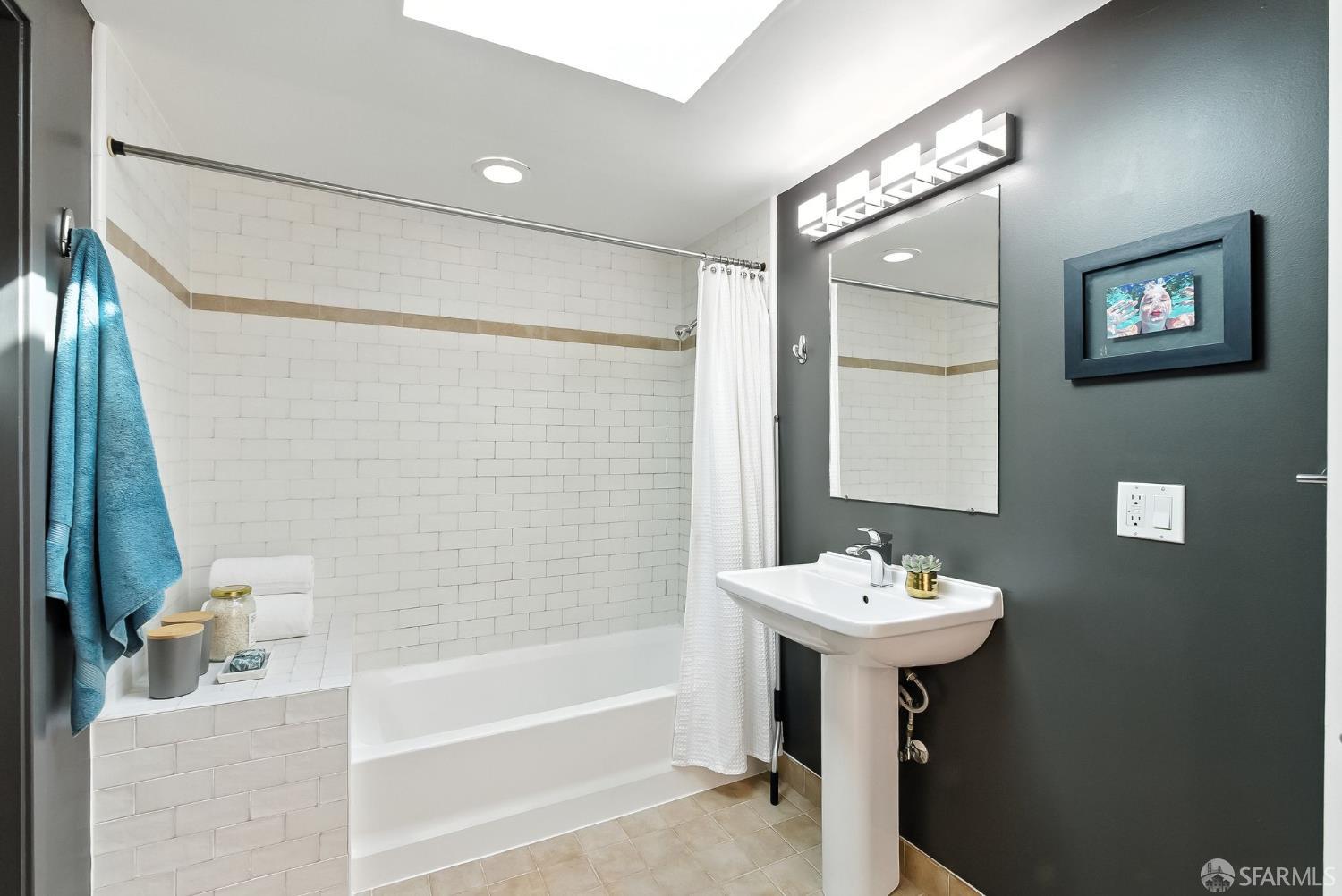 Photo #23: 425057988 Listing: Photo #23
