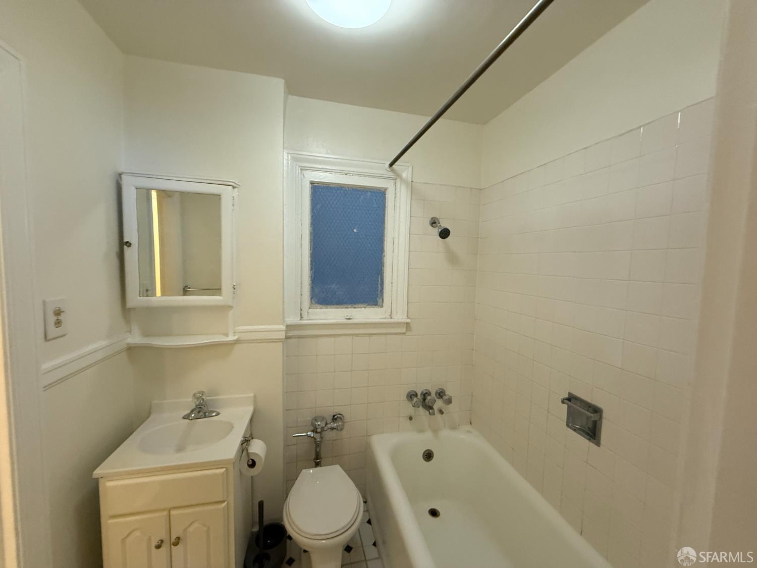 Detail Gallery Image 10 of 10 For 810 Hyde St #405,  San Francisco,  CA 94109 - 0 Beds | 1 Baths