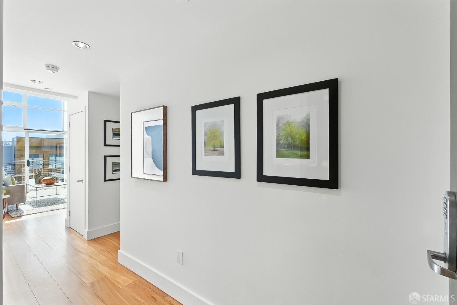 Photo #2: 425057988 Listing 