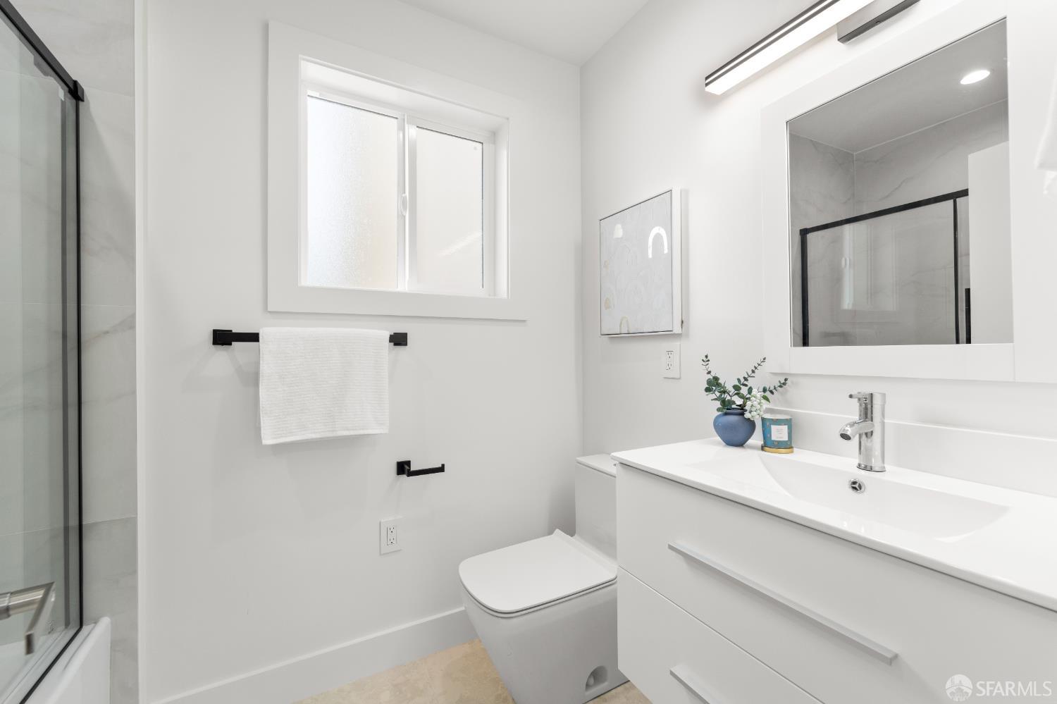 Detail Gallery Image 15 of 59 For 611 Hillside Blvd, Daly City,  CA 94014 - 4 Beds | 2 Baths