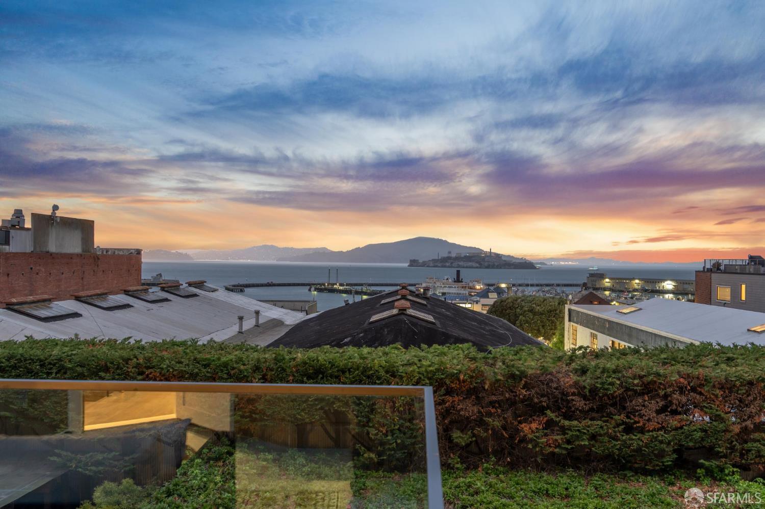 Detail Gallery Image 19 of 82 For 844 North Point St, San Francisco,  CA 94109 - 2 Beds | 2 Baths