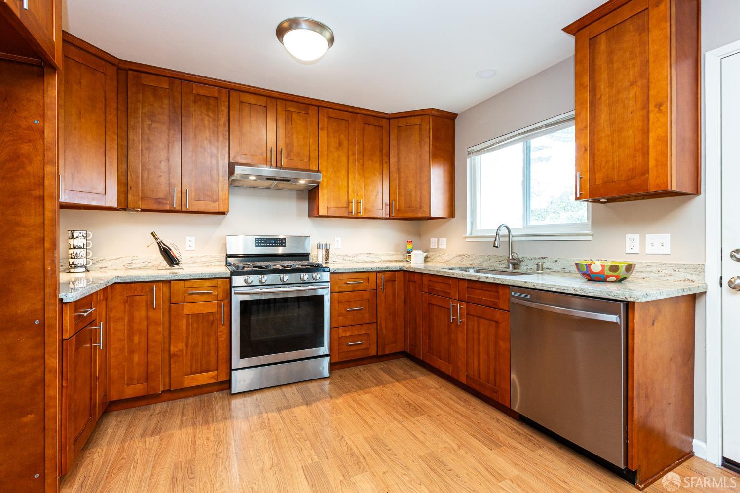 Detail Gallery Image 6 of 23 For 3811 Madera Way, San Bruno,  CA 94066 - 3 Beds | 2 Baths