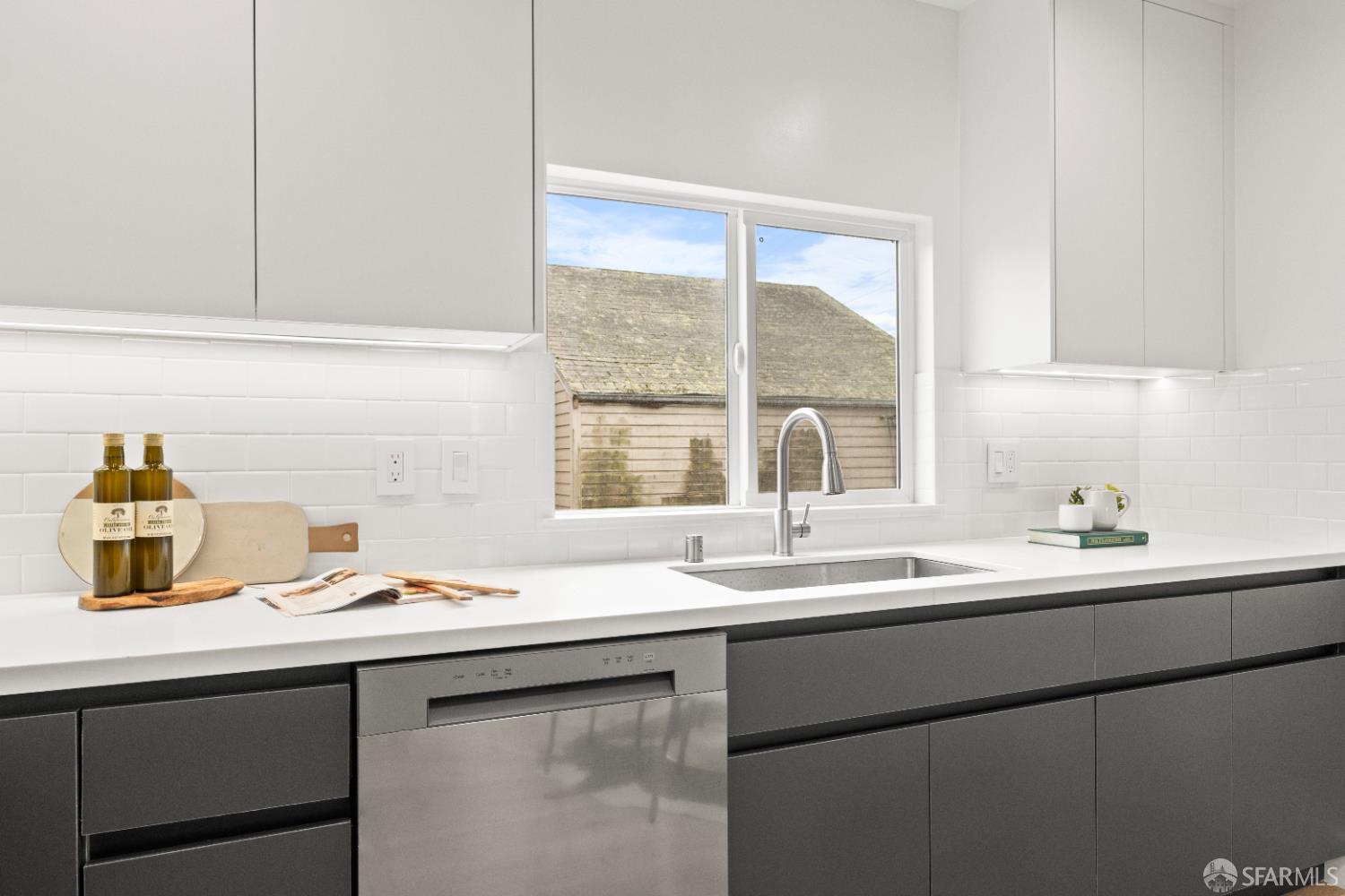 Detail Gallery Image 10 of 59 For 611 Hillside Blvd, Daly City,  CA 94014 - 4 Beds | 2 Baths