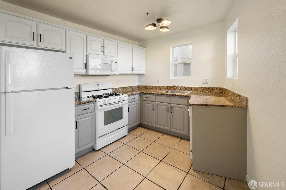 Detail Gallery Image 6 of 22 For 901 Bayshore Blvd #307,  San Francisco,  CA 94124 - 2 Beds | 2 Baths