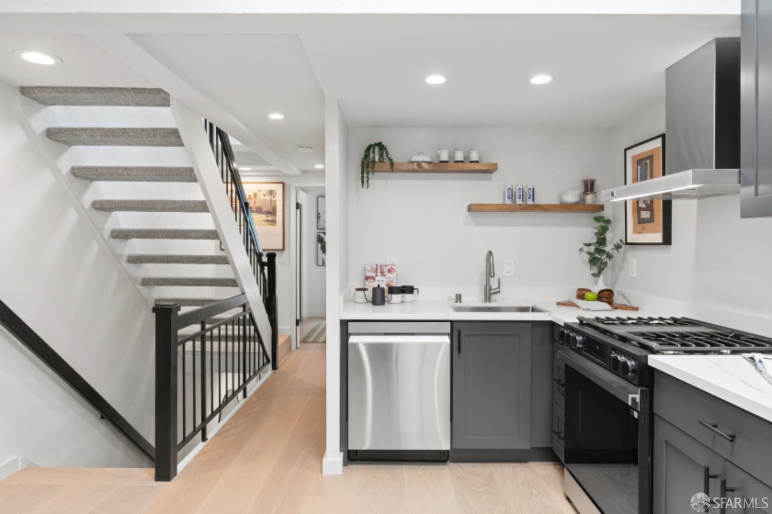 Detail Gallery Image 5 of 35 For 1200 Clayton St #12,  San Francisco,  CA 94114 - 1 Beds | 1 Baths