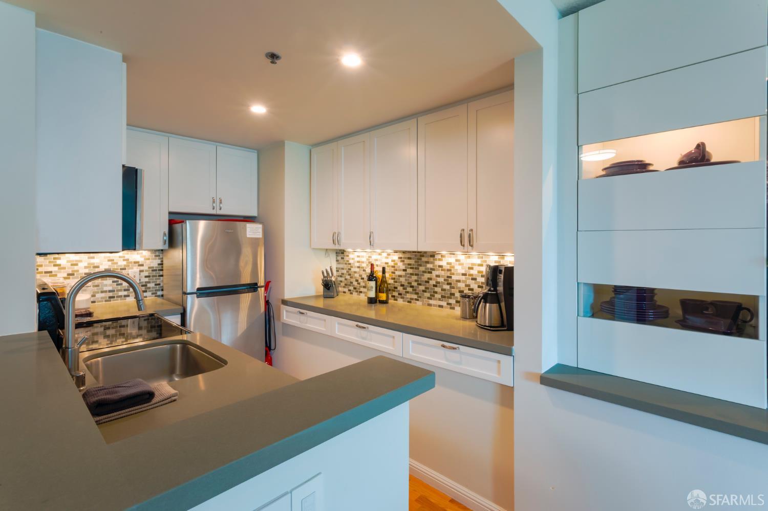 Photo #3: 425061933 Listing 