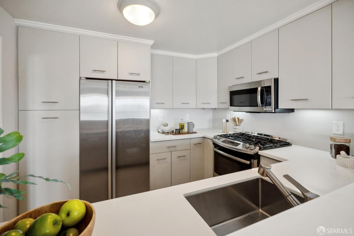Detail Gallery Image 26 of 82 For 844 North Point St, San Francisco,  CA 94109 - 2 Beds | 2 Baths