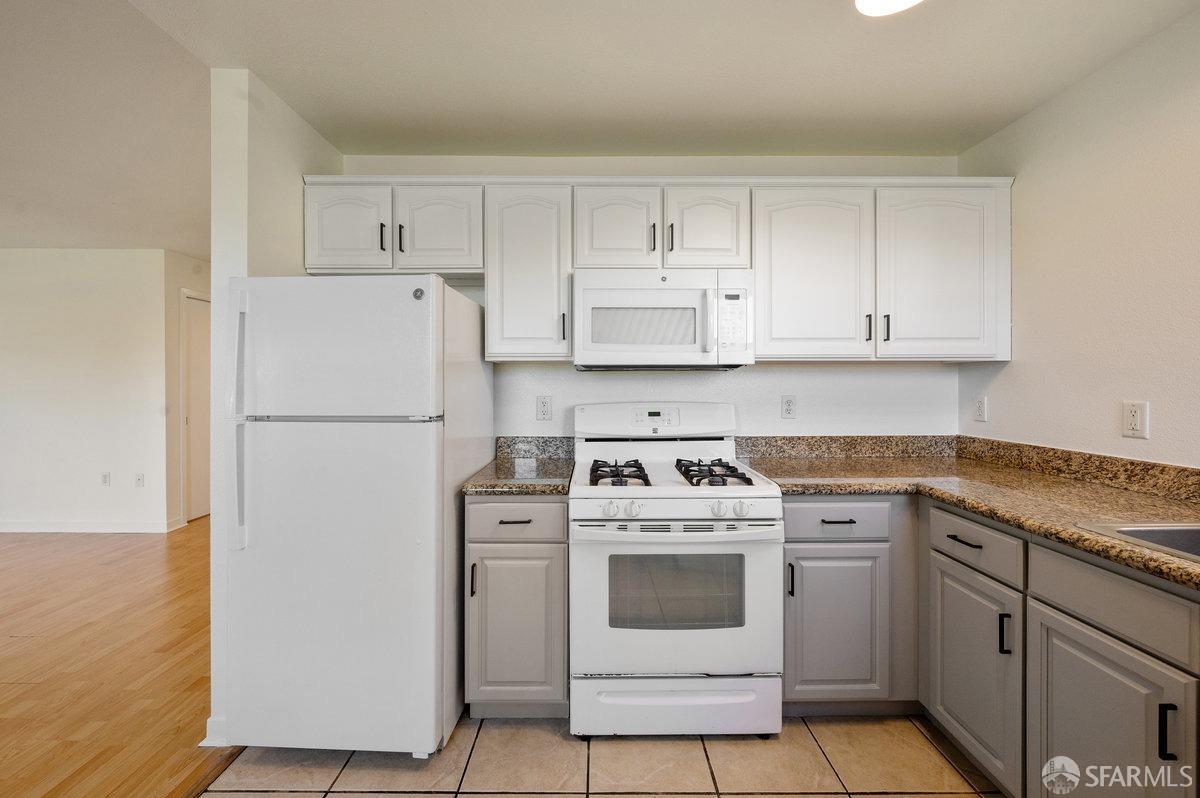 Detail Gallery Image 7 of 22 For 901 Bayshore Blvd #307,  San Francisco,  CA 94124 - 2 Beds | 2 Baths