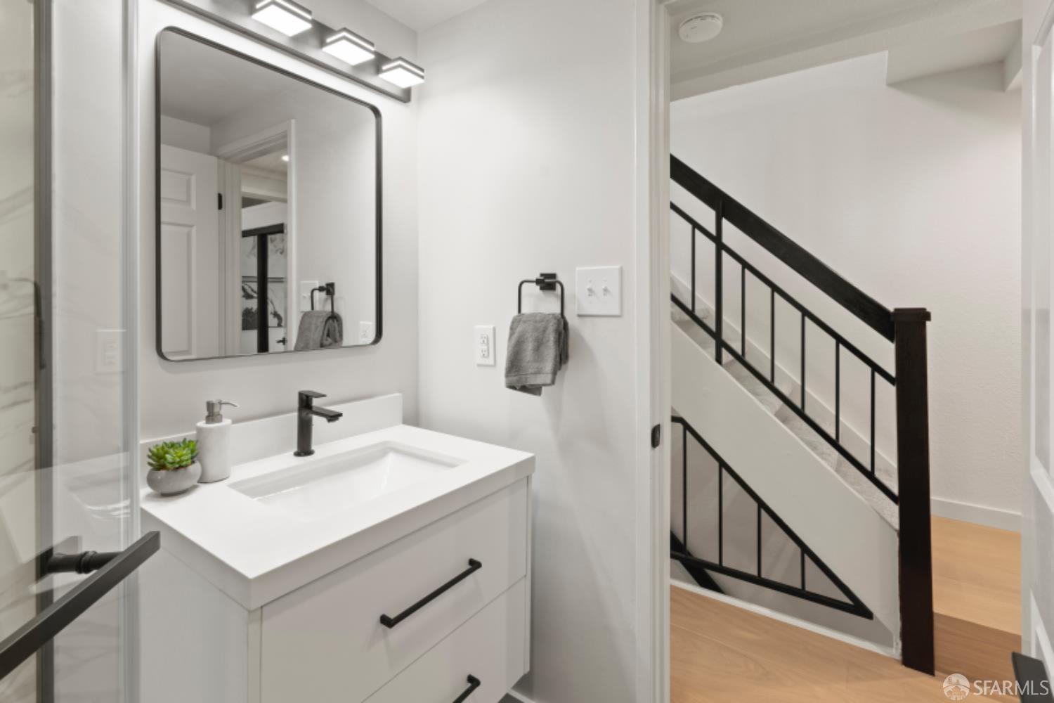 Detail Gallery Image 12 of 35 For 1200 Clayton St #12,  San Francisco,  CA 94114 - 1 Beds | 1 Baths