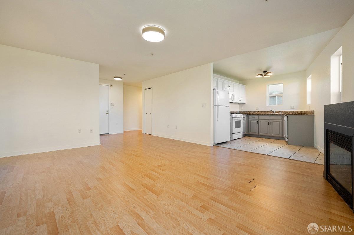 Detail Gallery Image 4 of 22 For 901 Bayshore Blvd #307,  San Francisco,  CA 94124 - 2 Beds | 2 Baths