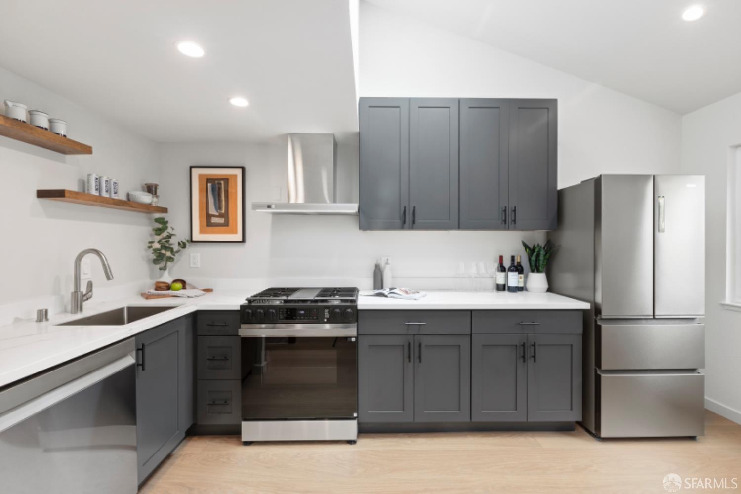 Detail Gallery Image 2 of 35 For 1200 Clayton St #12,  San Francisco,  CA 94114 - 1 Beds | 1 Baths