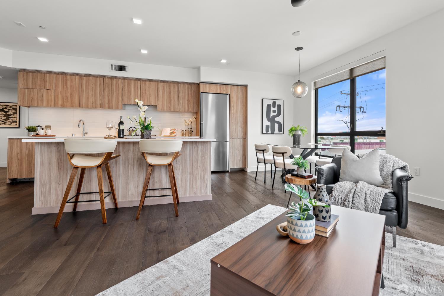 Photo #2: 425061038 Listing 