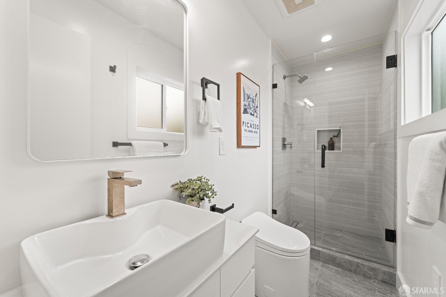 Detail Gallery Image 21 of 59 For 611 Hillside Blvd, Daly City,  CA 94014 - 4 Beds | 2 Baths