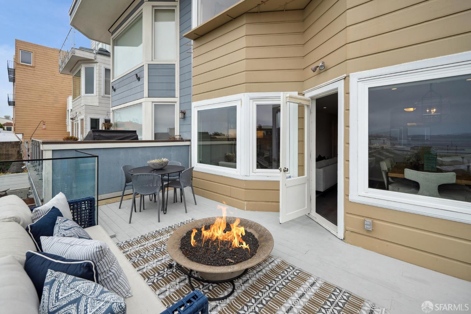 Detail Gallery Image 13 of 82 For 844 North Point St, San Francisco,  CA 94109 - 2 Beds | 2 Baths