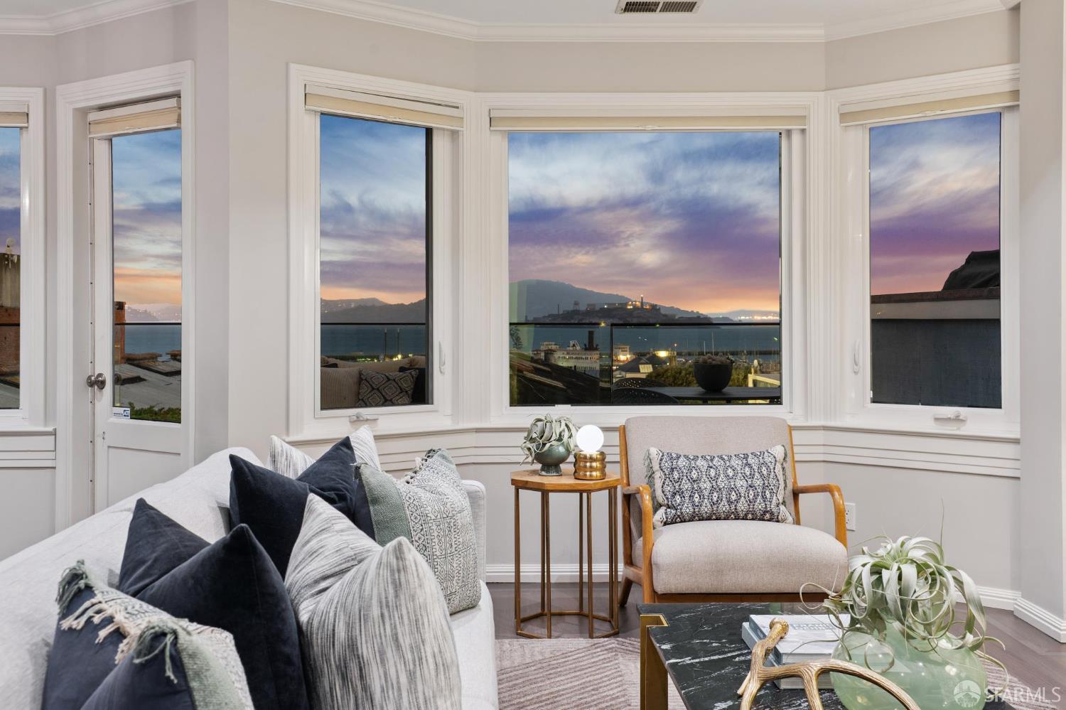 Detail Gallery Image 4 of 82 For 844 North Point St, San Francisco,  CA 94109 - 2 Beds | 2 Baths
