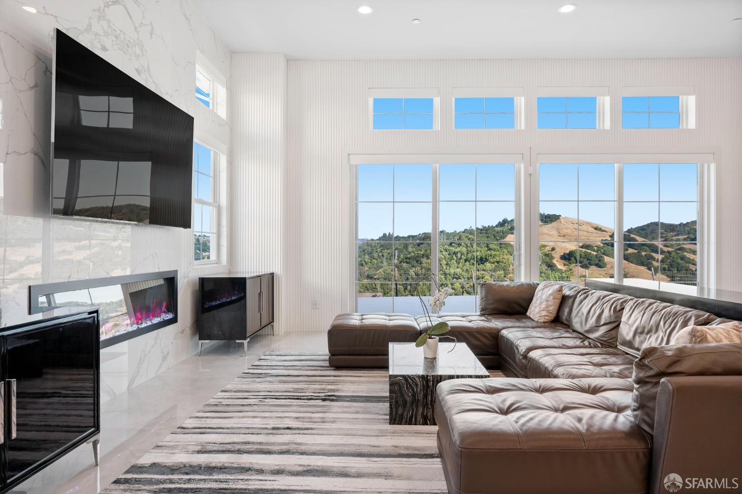 Detail Gallery Image 10 of 57 For 37 Big Rock Rd, Orinda,  CA 94563 - 5 Beds | 3/1 Baths