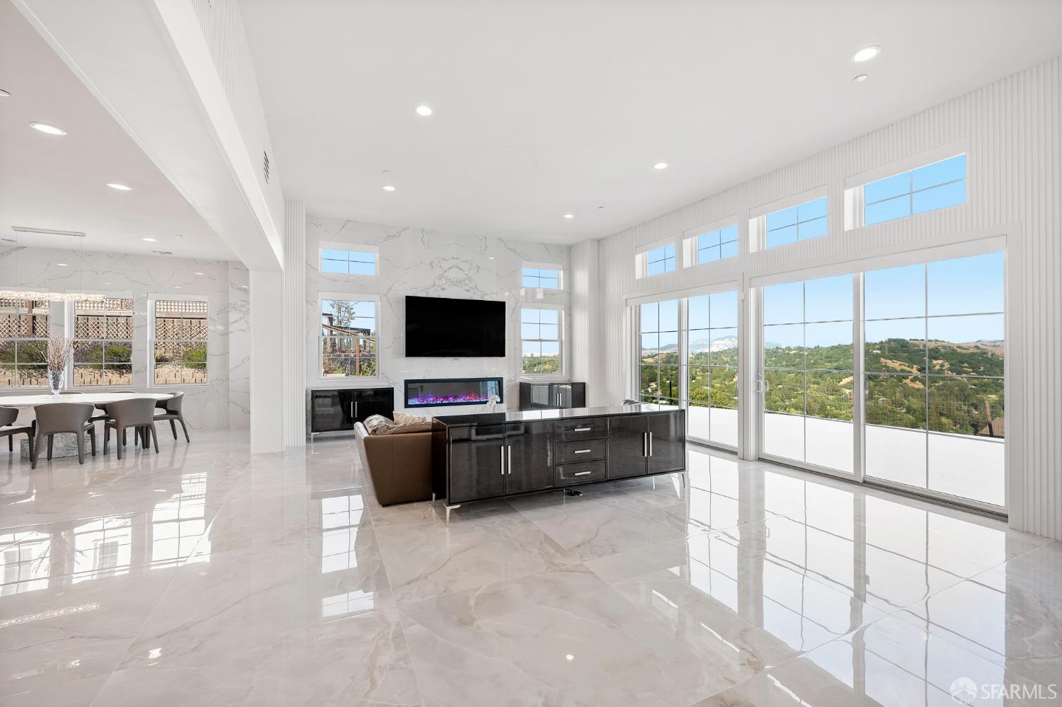 Detail Gallery Image 8 of 57 For 37 Big Rock Rd, Orinda,  CA 94563 - 5 Beds | 3/1 Baths