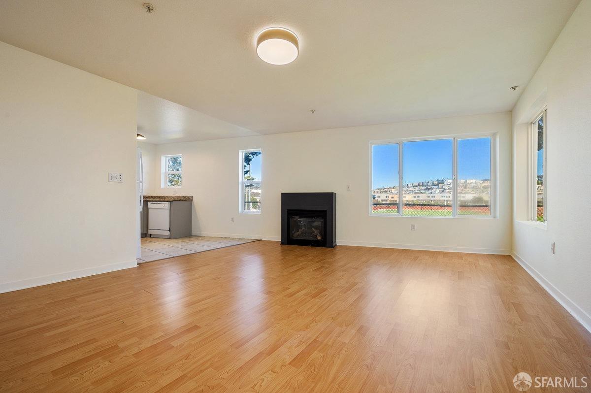 Detail Gallery Image 2 of 22 For 901 Bayshore Blvd #307,  San Francisco,  CA 94124 - 2 Beds | 2 Baths