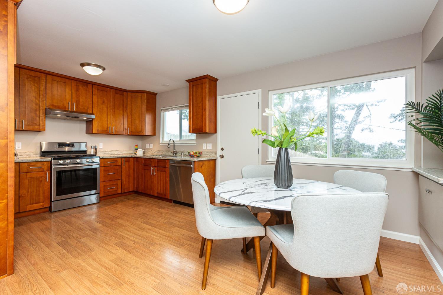 Detail Gallery Image 5 of 23 For 3811 Madera Way, San Bruno,  CA 94066 - 3 Beds | 2 Baths