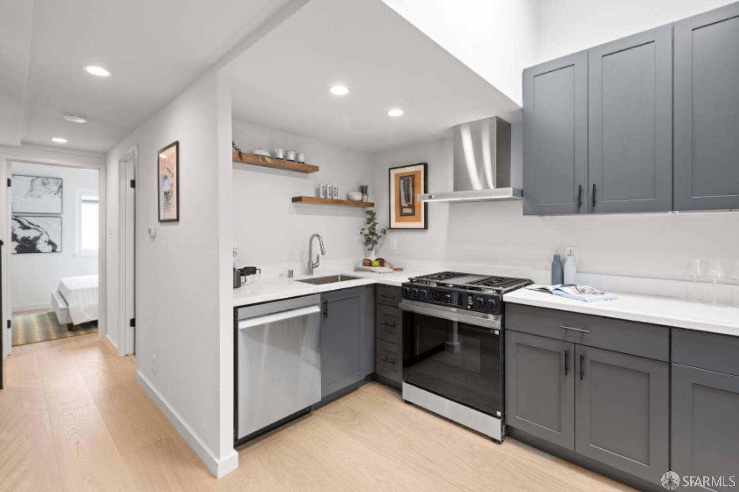 Detail Gallery Image 4 of 35 For 1200 Clayton St #12,  San Francisco,  CA 94114 - 1 Beds | 1 Baths